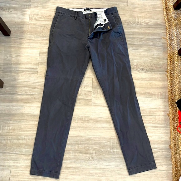 Banana Republic Chino - Picture 1 of 4